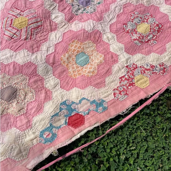 Vintage Grandmas Flower Garden 1940s Patchwork Tattered Farmhouse Toile Backing - Picture 2 of 10